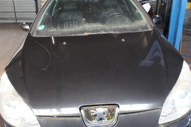 Foto: MOTORHAUBE eines Peugeot 407 HDi 205 Bi-Turbo Automatik C