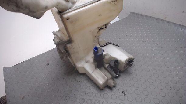 Foto: SCHEIBENWASCHBEHÄLTER eines Peugeot 407 HDi 205 Bi-Turbo Automatik C