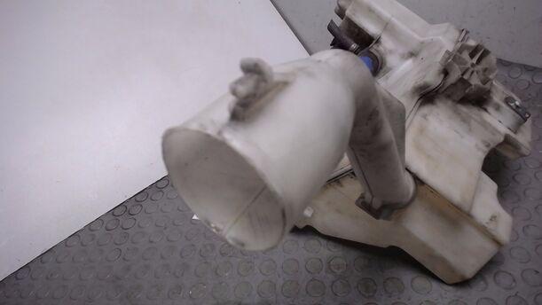Foto: SCHEIBENWASCHBEHÄLTER eines Peugeot 407 HDi 205 Bi-Turbo Automatik C