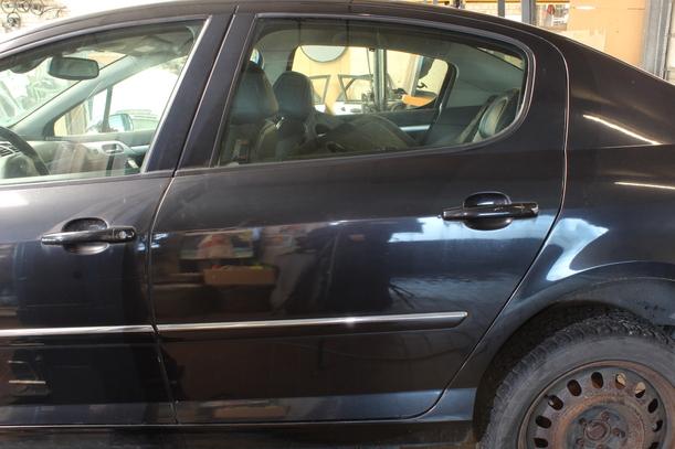 Foto: TÜR HINTEN LINKS eines Peugeot 407 HDi 205 Bi-Turbo Automatik C