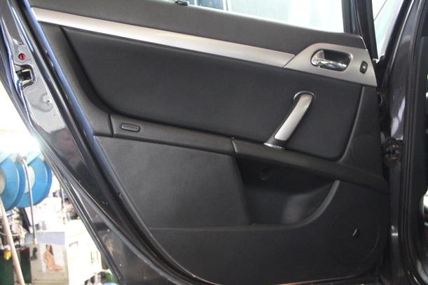 Foto: TÜR HINTEN LINKS eines Peugeot 407 HDi 205 Bi-Turbo Automatik C