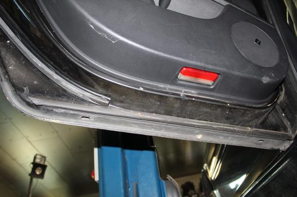 Foto: TÜR HINTEN LINKS eines Peugeot 407 HDi 205 Bi-Turbo Automatik C