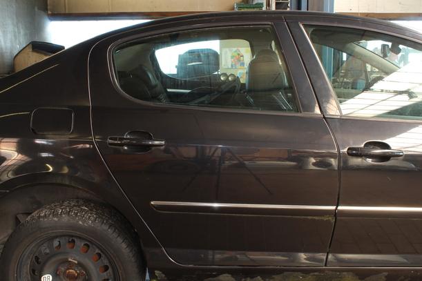 Foto: TÜR HINTEN RECHTS eines Peugeot 407 HDi 205 Bi-Turbo Automatik