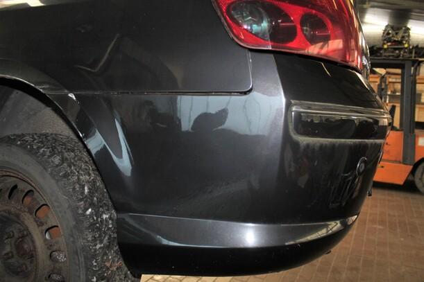 Foto: STOSSFÄNGER / STOSSSTANGE HINTEN eines Peugeot 407 HDi 205 Bi-Turbo Automatik C
