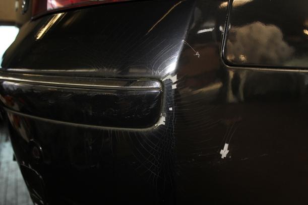 Foto: STOSSFÄNGER / STOSSSTANGE HINTEN eines Peugeot 407 HDi 205 Bi-Turbo Automatik C
