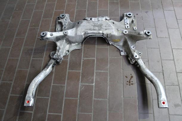 Foto: ACHSKÖRPER / ACHSE VORN eines Peugeot 407 HDi 205 Bi-Turbo Automatik C