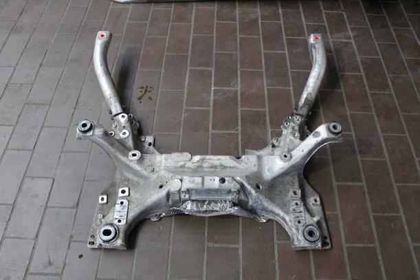 Foto: ACHSKÖRPER / ACHSE VORN eines Peugeot 407 HDi 205 Bi-Turbo Automatik C