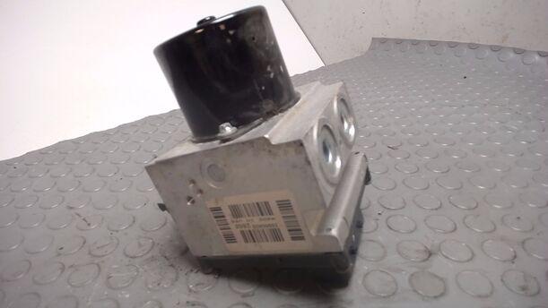 Foto: HAUPTBREMSAGGREGAT ABS eines Peugeot 407 HDi 205 Bi-Turbo Automatik C