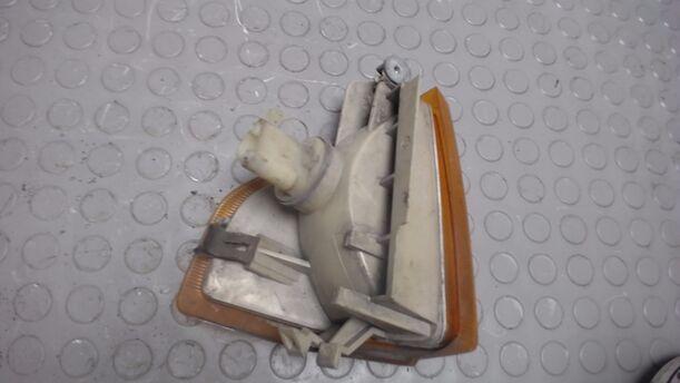 Foto: BLINKER / BLINKLEUCHTE LINKS eines FORD ESCORT 1,3