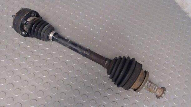 Foto: ANTRIEBSWELLE VORNE LINKS eines VW Polo 1.2 C