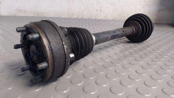 Foto: ANTRIEBSWELLE VORNE LINKS eines VW Polo 1.2 C