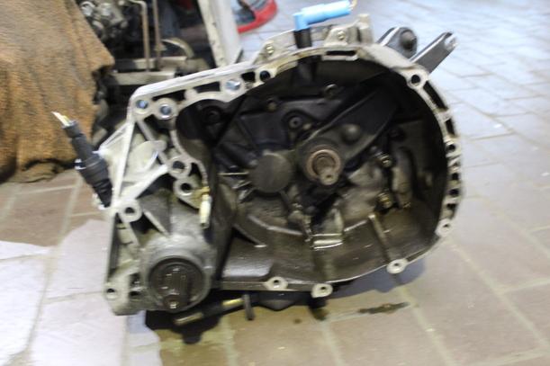 Foto: SCHALTGETRIEBE 5-GANG eines Renault Clio 1.4 C
