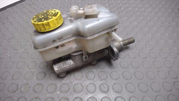 Foto: HAUPTBREMSZYLINDER eines VW Fox 1.2