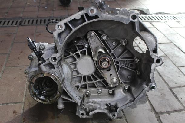 Foto: SCHALTGETRIEBE 5-GANG HUX eines VW Fox 1.2
