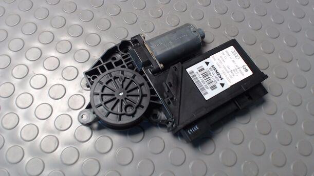 Foto: MOTOR FENSTERHEBER VORN RECHTS eines Audi A4 Avant 2.0