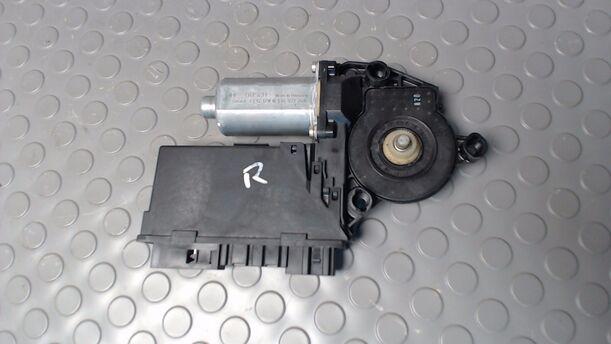 Foto: MOTOR FENSTERHEBER VORN RECHTS eines Audi A4 Avant 2.0