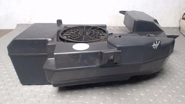 Foto: LAUTSPRECHER/ SUBWOOFER eines Audi A4 Avant 2.0