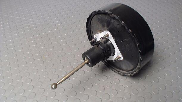 Foto: BREMSKRAFTVERSTÄRKER eines Seat Ibiza 1.2 12V