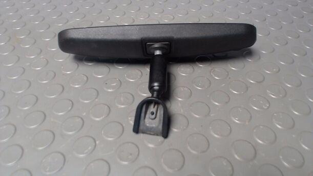 Foto: INNENSPIEGEL eines Chrysler PT Cruiser 2.0