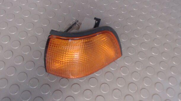 Foto: BLINKER VORN LINKS eines BMW 316i touring