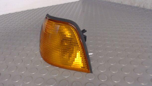 Foto: BLINKER VORN LINKS eines BMW 316i touring