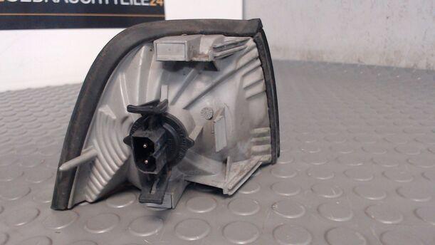 Foto: BLINKER VORN LINKS eines BMW 316i touring