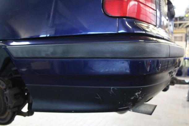 Foto: STOßSTANGE HINTEN eines BMW 316i touring