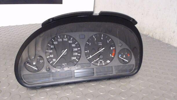 Foto: TACHOEINHEIT / KOMBIINSTRUMENT eines BMW 520i