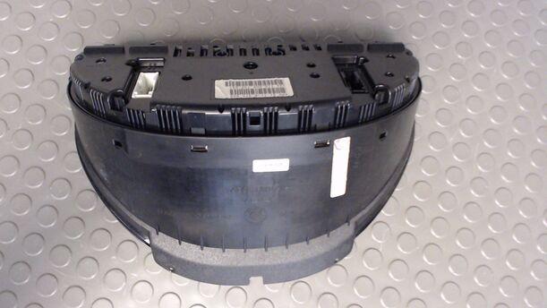 Foto: TACHOEINHEIT / KOMBIINSTRUMENT eines BMW 520i