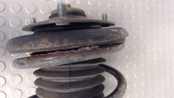 Foto: FEDERBEIN VORN RECHTS eines Rover 214 C