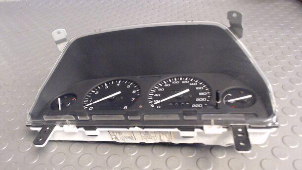 Foto: TACHOEINHEIT / KOMBIINSTRUMENT eines Rover 214