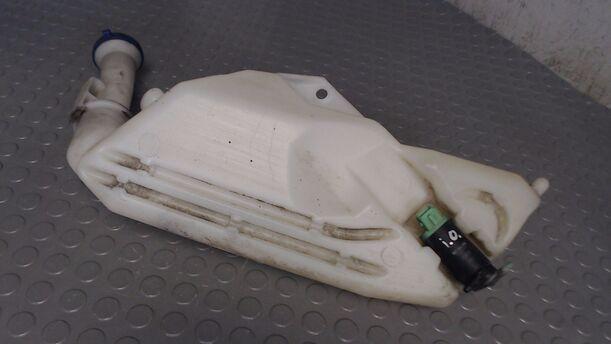 Foto: SCHEIBENWASCHBEHÄLTER eines Peugeot 206 HDi eco 70