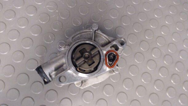 Foto: VAKUUMPUMPE eines Peugeot 206 HDi eco 70