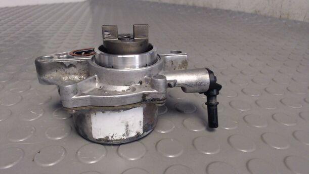 Foto: VAKUUMPUMPE eines Peugeot 206 HDi eco 70