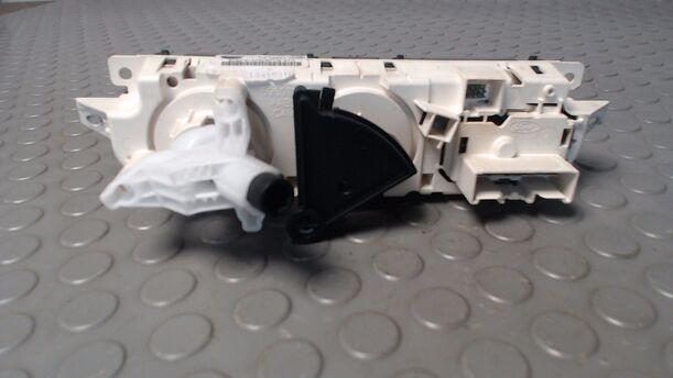 Foto: HEIZUNGSBETÄTIGUNG eines Ford Focus C-MAX 1.6