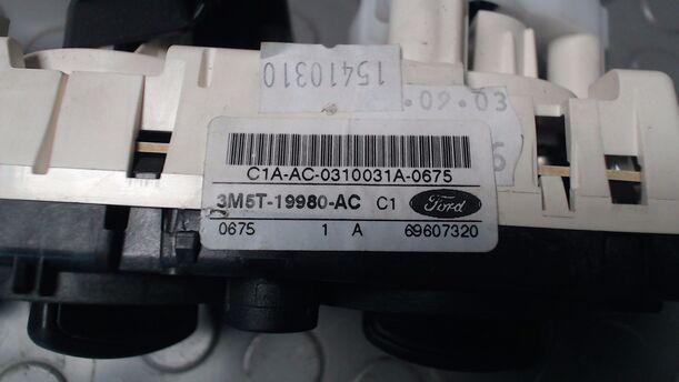 Foto: HEIZUNGSBETÄTIGUNG eines Ford Focus C-MAX 1.6