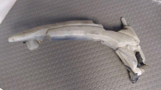 Foto: SCHEIBENWASCHBEHÄLTER eines Ford Focus DI