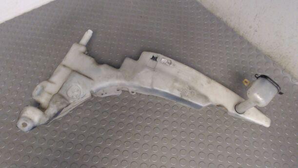 Foto: SCHEIBENWASCHBEHÄLTER eines Ford Focus DI