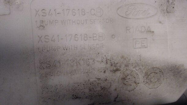 Foto: SCHEIBENWASCHBEHÄLTER eines Ford Focus DI