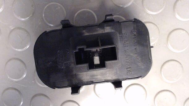 Foto: FENSTERHEBERSCHALTER eines Ford Focus DI