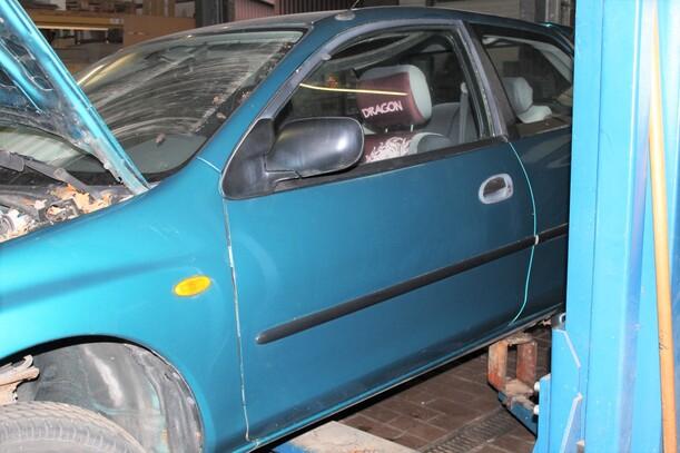 Foto: TÜR VORN LINKS (2/3-Türer) TYP P eines Mazda 323 P 1.5