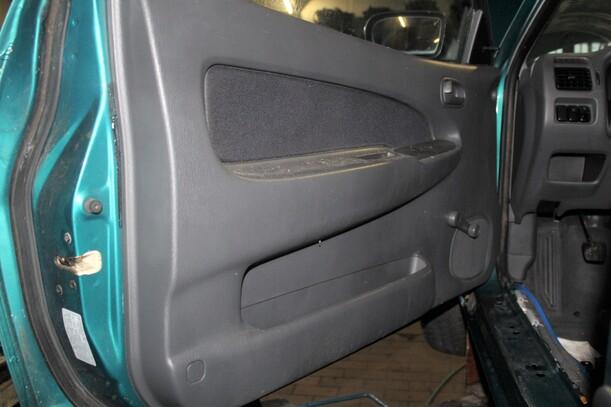 Foto: TÜR VORN LINKS (2/3-Türer) TYP P eines Mazda 323 P 1.5
