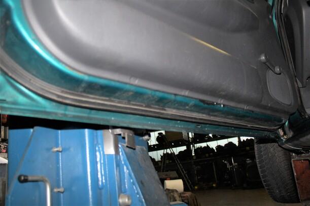 Foto: TÜR VORN LINKS (2/3-Türer) TYP P eines Mazda 323 P 1.5