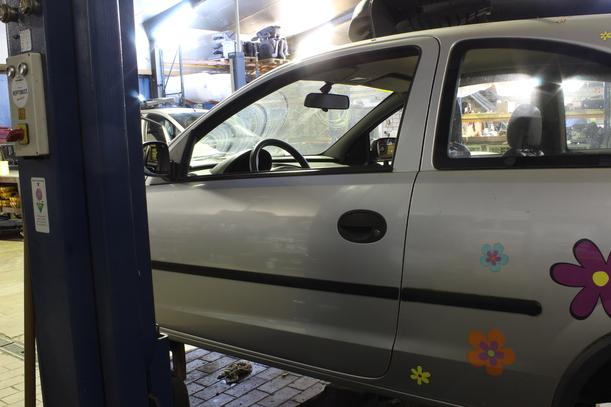 Foto: TÜR LINKS (2/3-Türer) eines Opel Corsa 1.2 16V Start