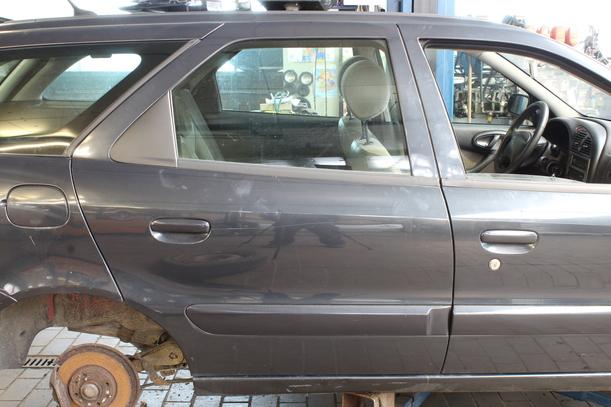 Foto: TÜR HINTEN RECHTS eines Citroen Xsara Kombi 1.6 16V