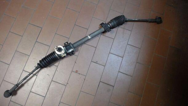 Foto: LENKUNG eines FORD FIESTA 0,9