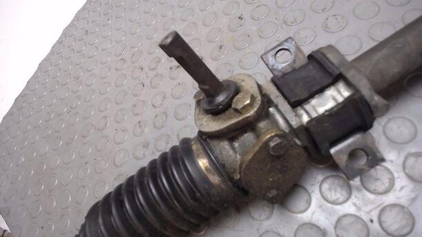 Foto: LENKUNG eines FORD FIESTA 0,9