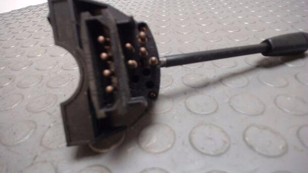 Foto: BLINKSCHALTER/KOMBISCHALTER eines FORD FIESTA 0,9