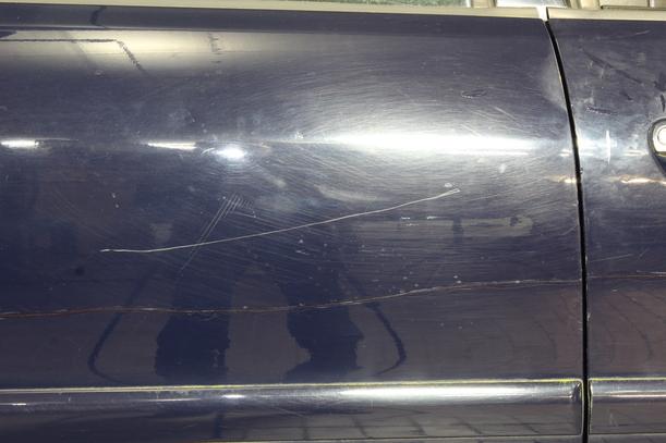 Foto: TÜR HINTEN RECHTS eines Audi A4 Avant 1.6
