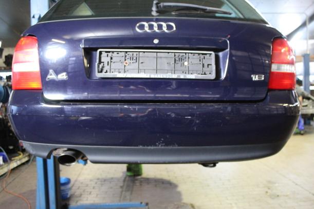 Foto: STOßSTANGE HINTEN eines Audi A4 Avant 1.6